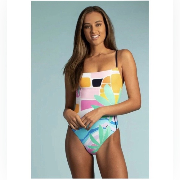 TRINA TURK
MOSAIC SUNRISE HIGH LEG MAILLOT
(Swimsuit and cover up ) - Picture 13 of 16